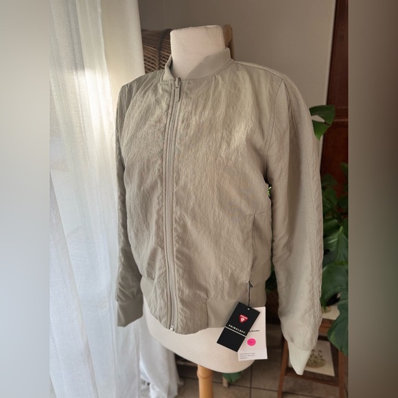 NWT Lululemon non stop bomber jacket - Picture 1 of 10
